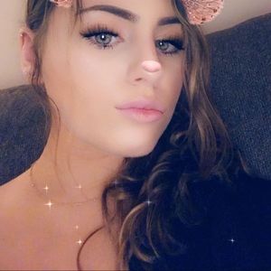 Meet your Posher, Caroline